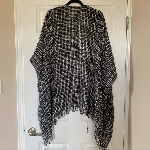 Lane Bryant Distressed Knit Shaw - Picture 10 of 15